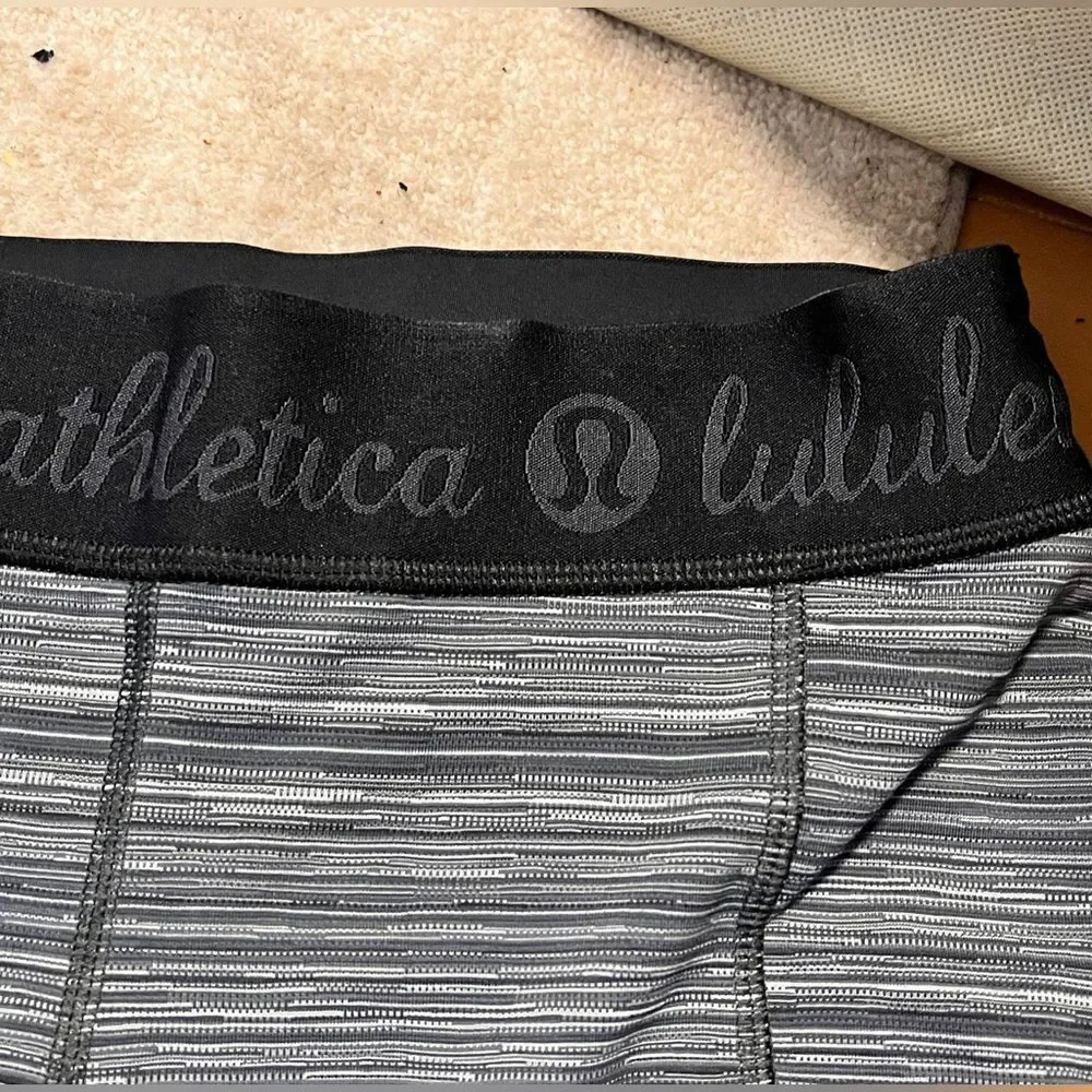 Lululemon Stripe Biker Running Shorts Sz 6 Small